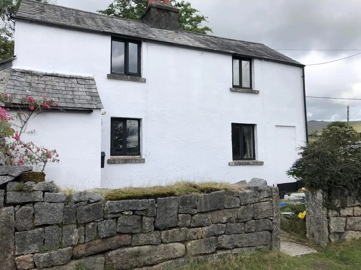 Render repair and exterior repaint of a cottage in St Columb Major